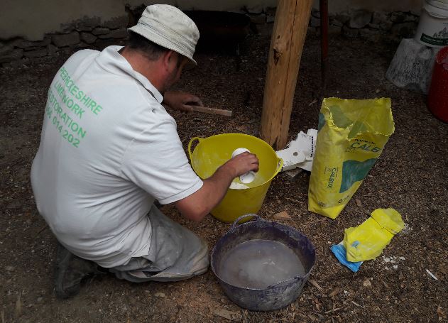 Natural Building: Round Timber Frame Construction with Ty Pren